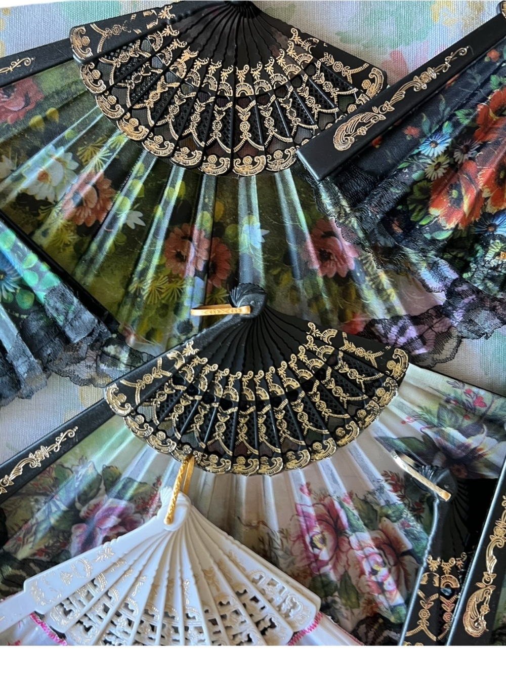 10 Lace Hand Fan with Multicolor Floral Fabric - Picture 6 of 12